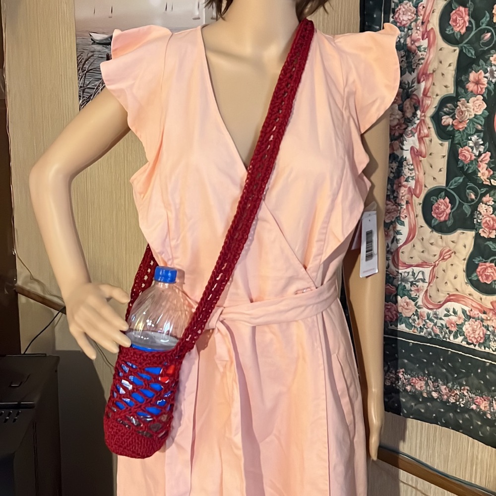 NWOT HAND MADE CROCHET DARK RED BOTTLE HOLDER